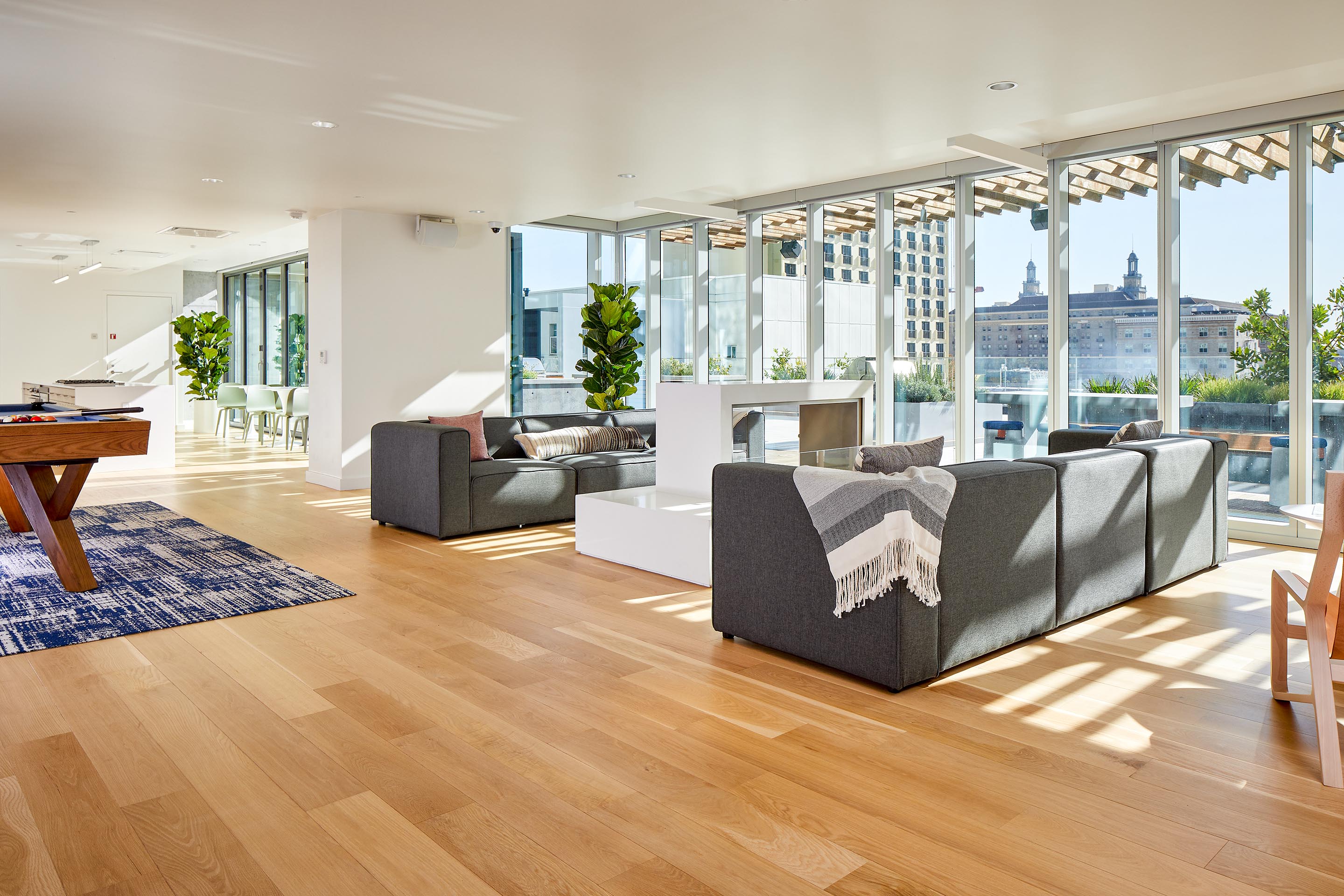 5th floor lounge seating | ZO Oakland Apartments